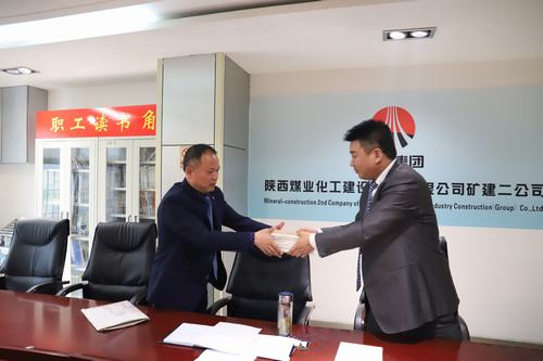 @陜煤建設礦建二公司全體中干:來領書啦!