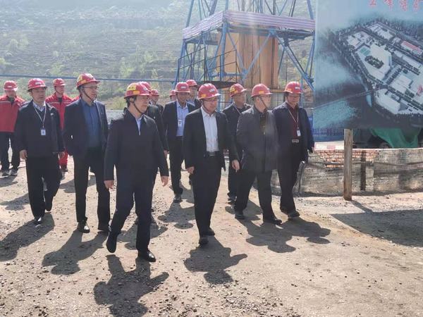 陜煤集團領導一行蒞臨陜煤建設礦建二公司王峰項目部調(diào)研指導工作