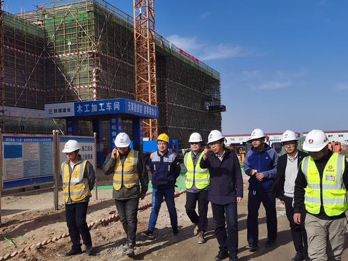 榆林市住房和城鄉(xiāng)建設局領導蒞臨陜煤建設銅煤公司第十六項目部承建的榆林化學項目檢查指導工作